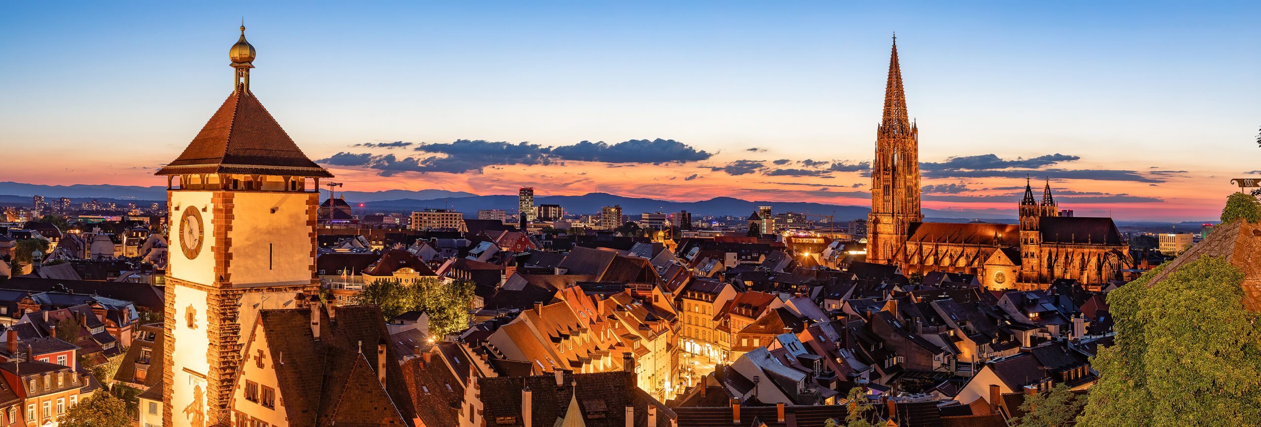 Schwabentor und Münster im Abendlicht, Freiburg