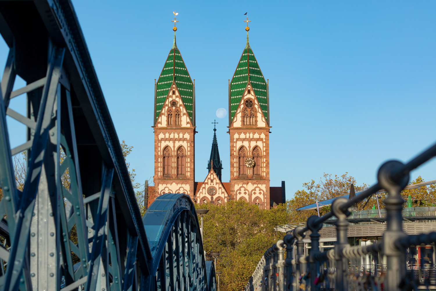 02 - Herz-Jesu-Kirche im Stadtteil Stühlinger