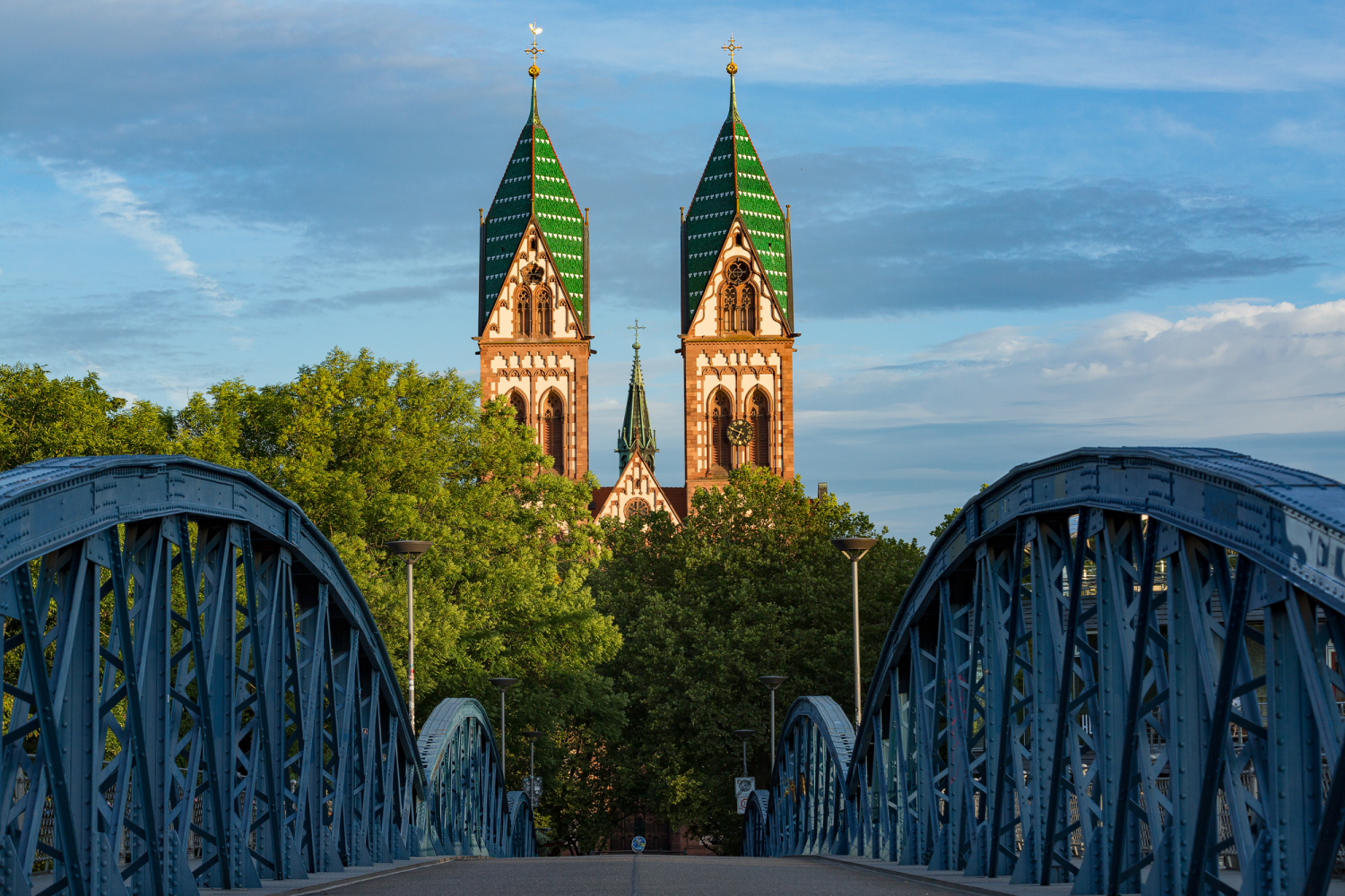 05 - Herz-Jesu-Kirche im Stadtteil Stühlinger
