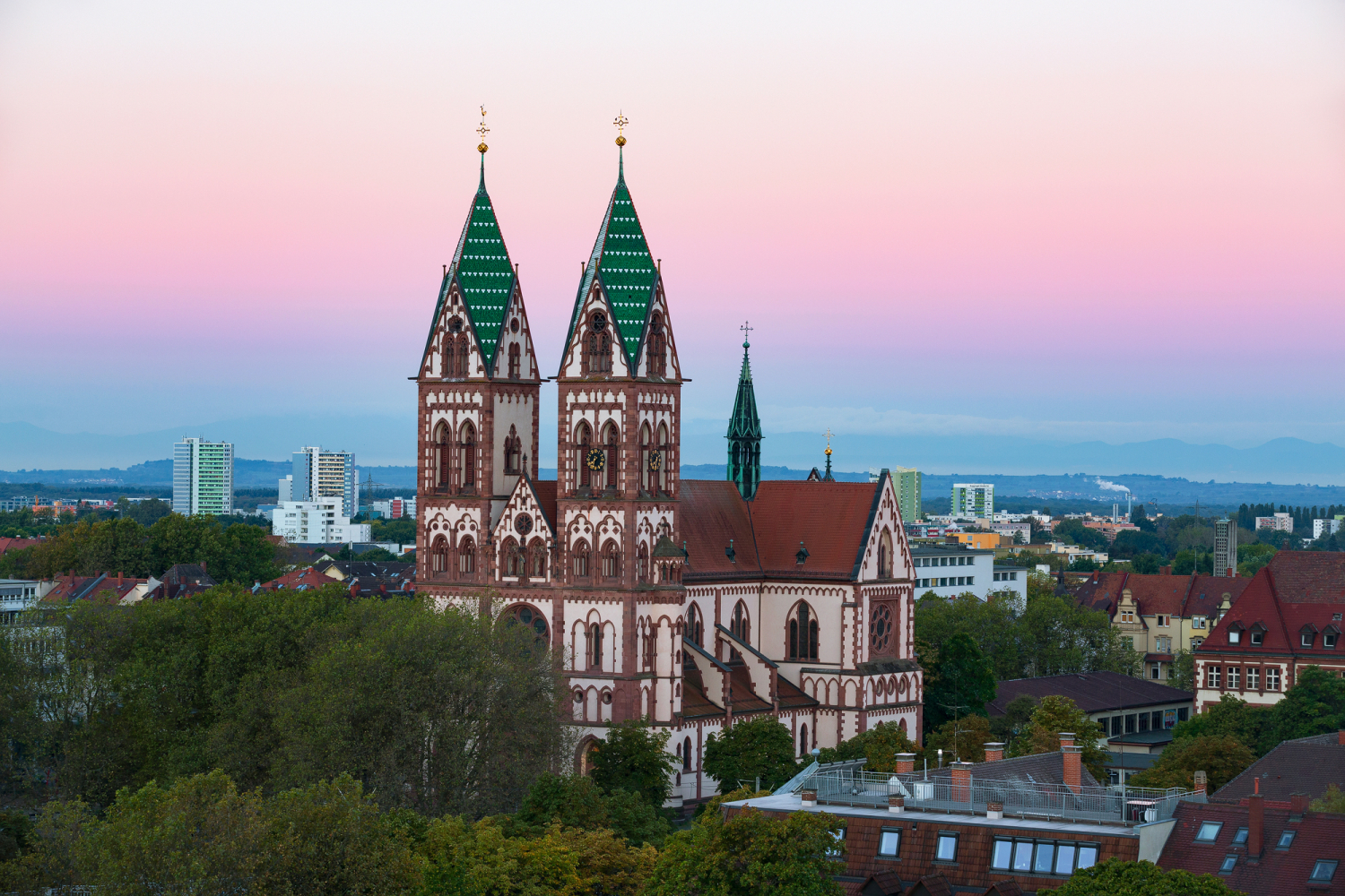 07 - Herz-Jesu-Kirche im Stadtteil Stühlinger
