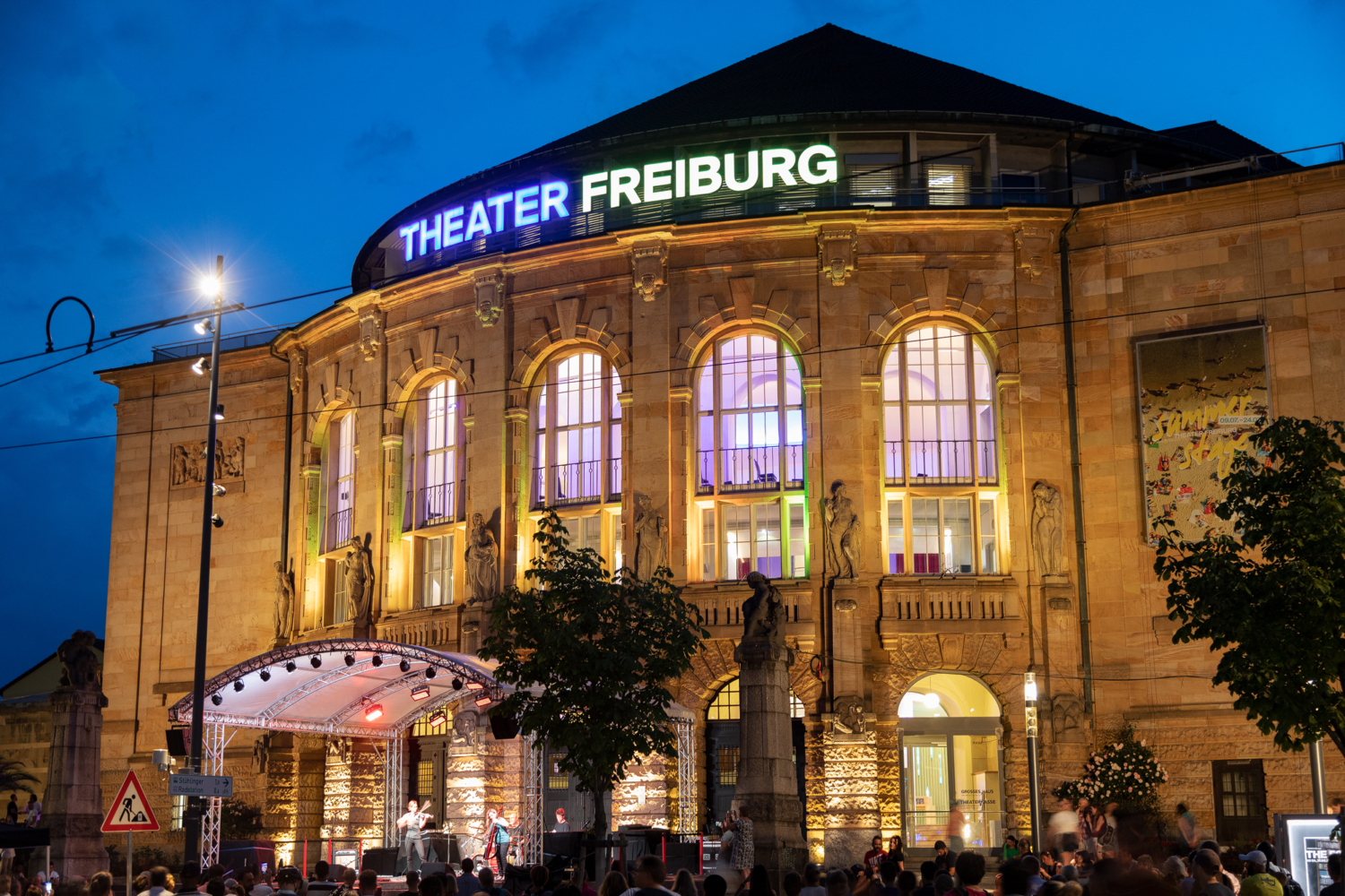 03 - Theater mit Showbühne