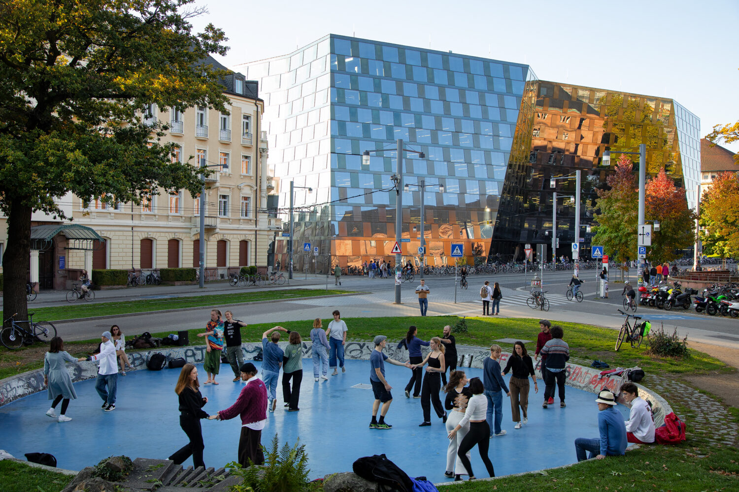 09 - Tanzbrunnen mit Unibibliothek
