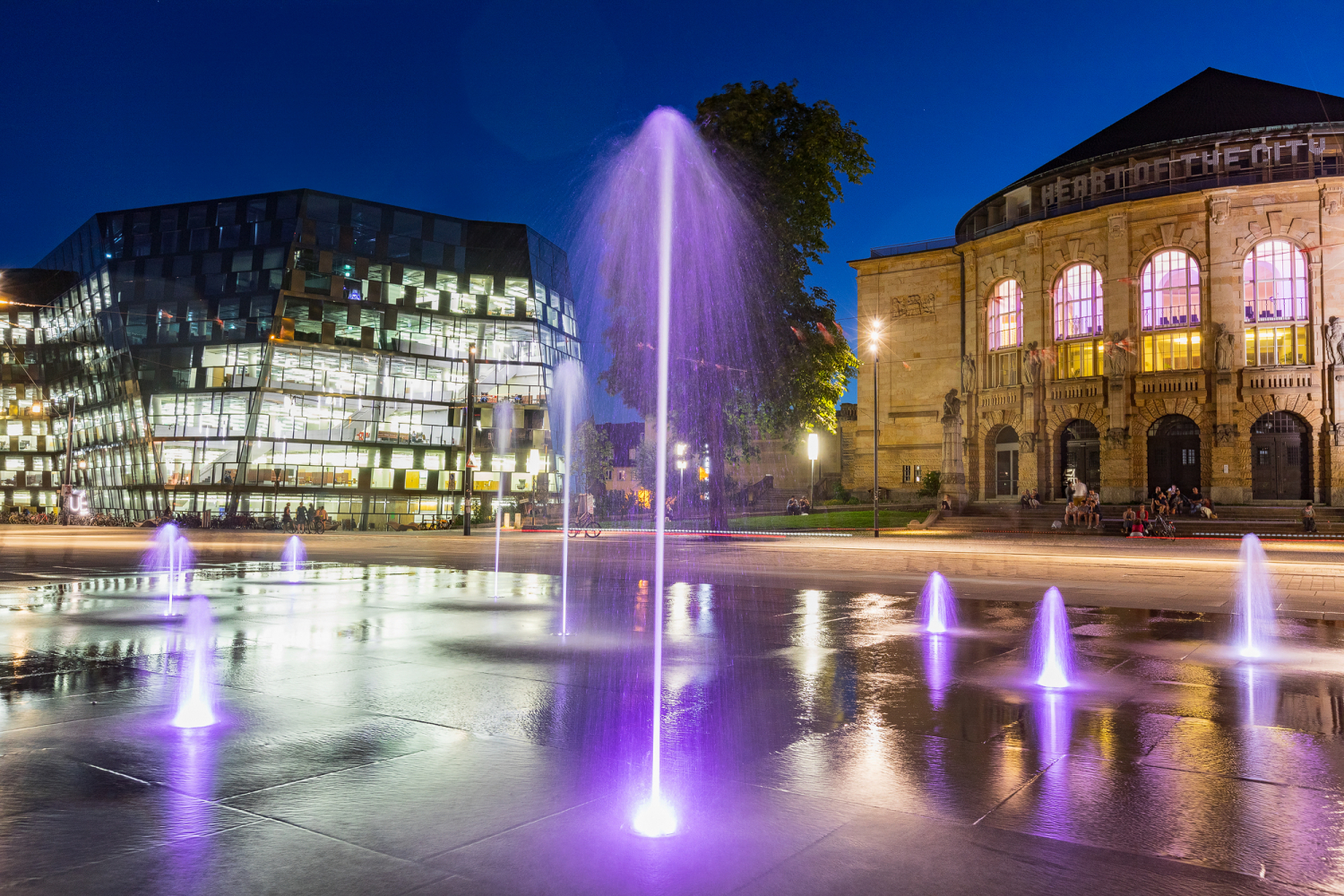 08 - Platz der Alten Synagoge mit Theater und Unibibliothek
