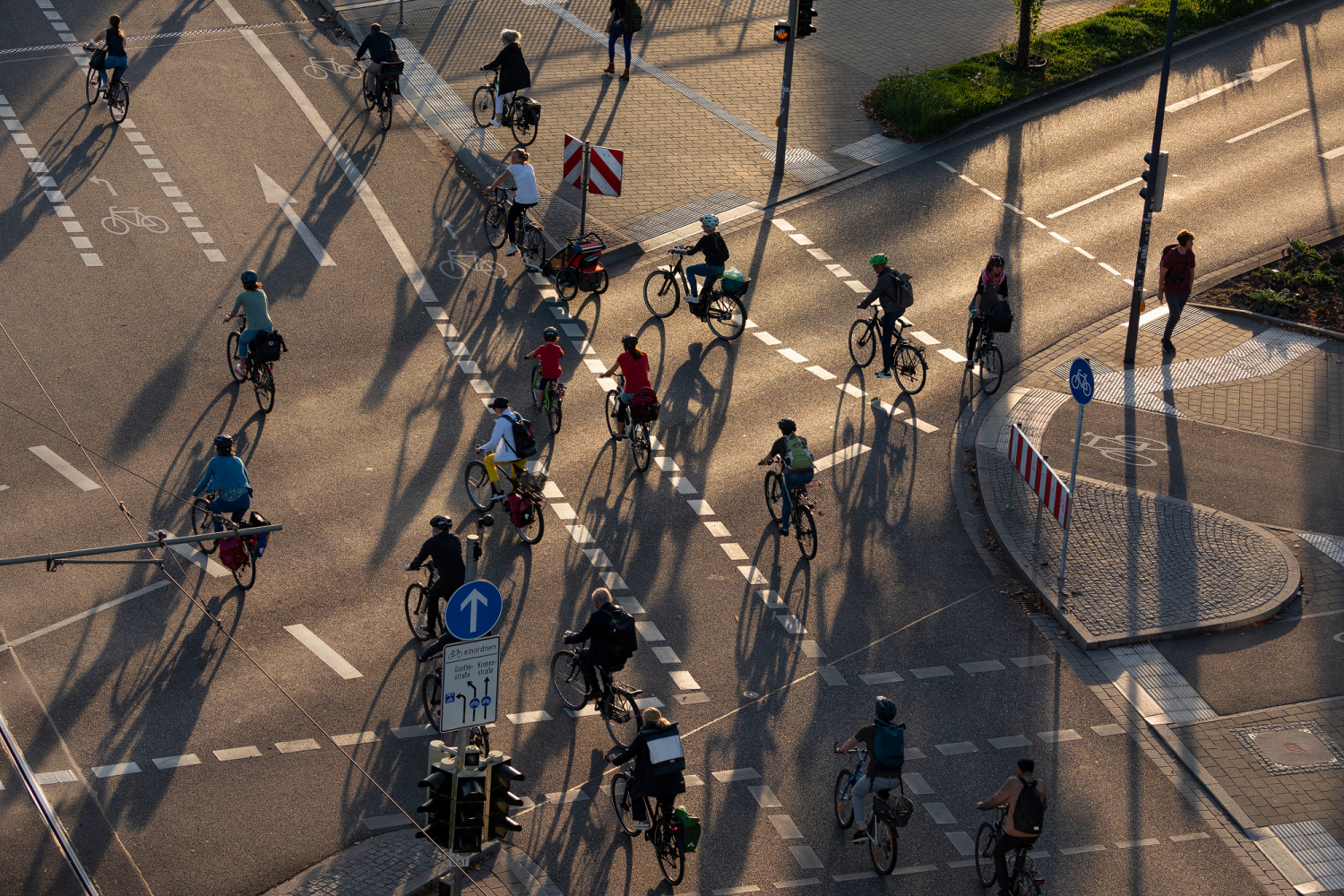 05 - Radfahrer auf der Kronenbrücke, Freiburg