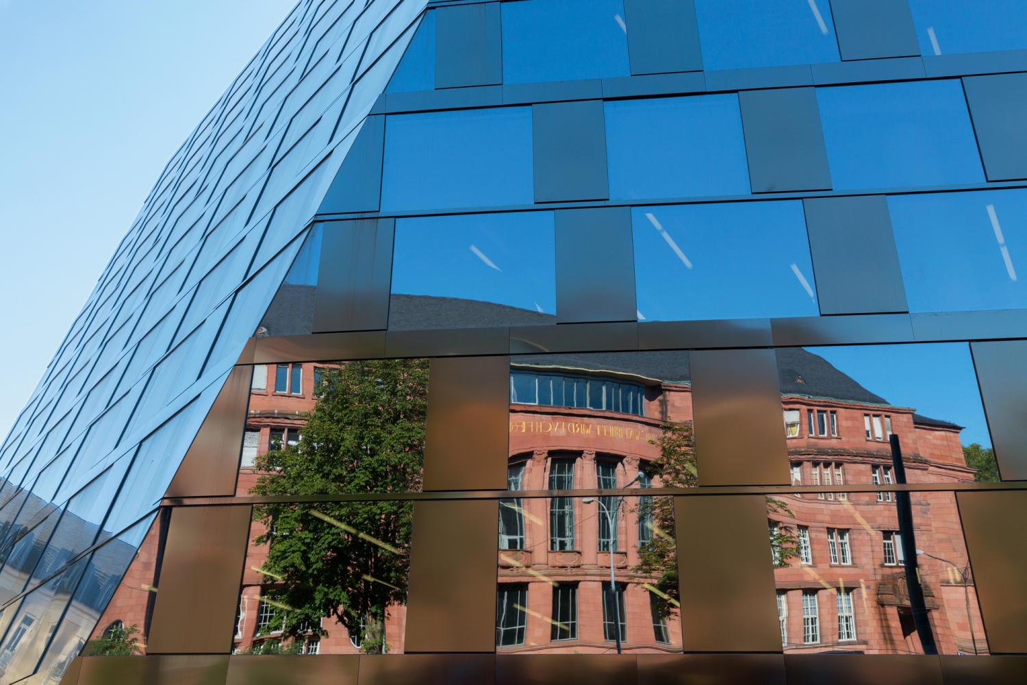 09 - Fassadenspiegelung, Universitätsbibliothek