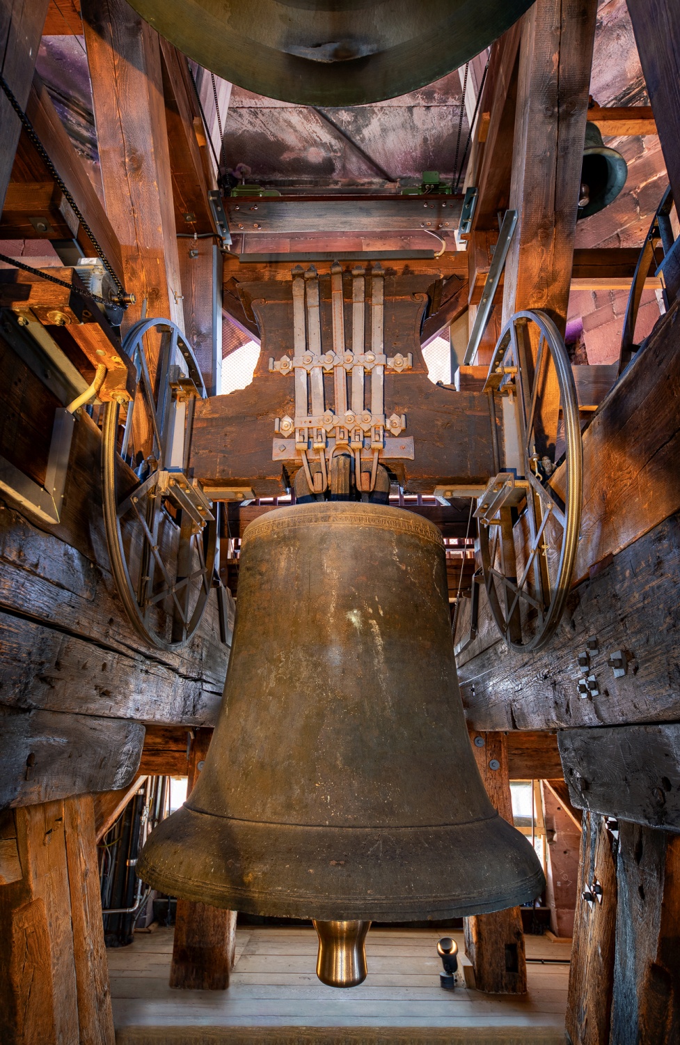 10 - Glockenstuhl mit Hosanaglocke im Freiburger Münster