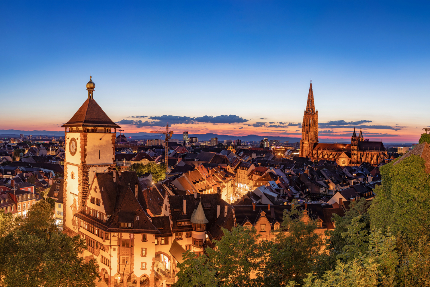 07 - Blick auf die beleuchtete Stadt