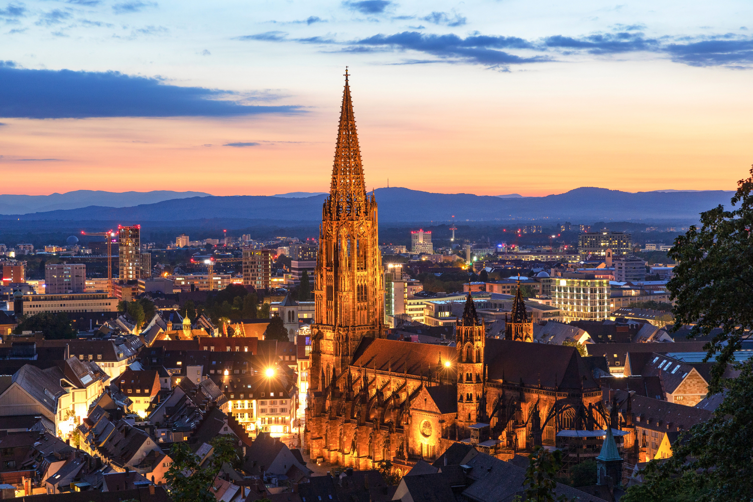 12- Blick vom Schlossberg auf die beleuchtete Stadt