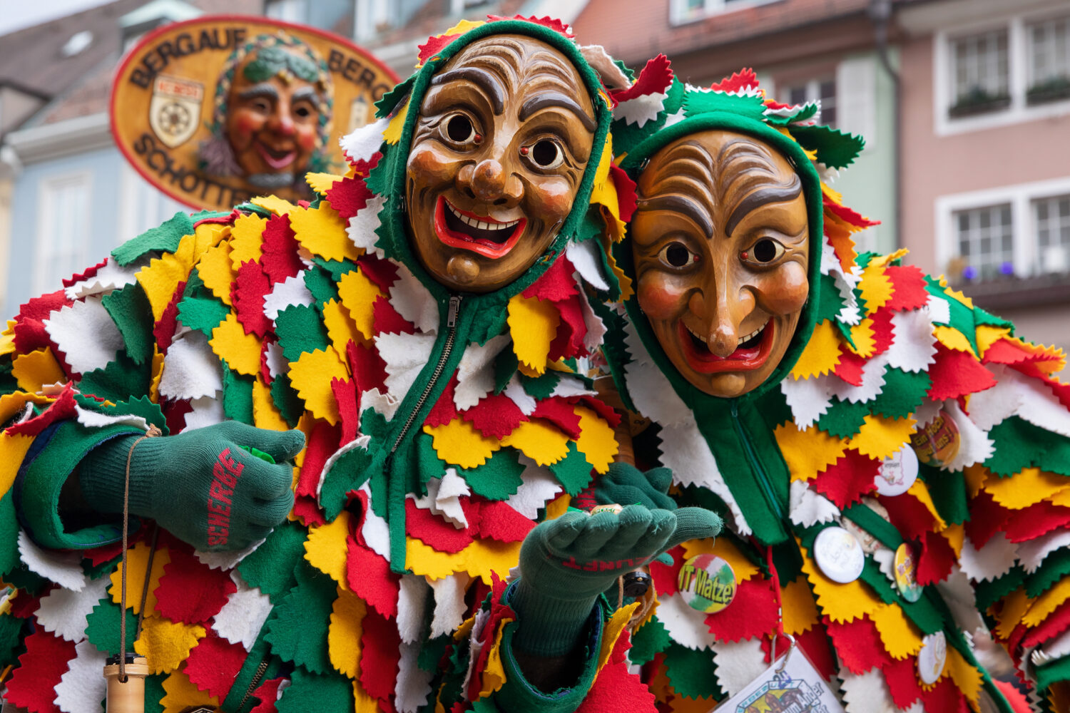 01 - Maskenträger der "Scherbezunft", Freiburg