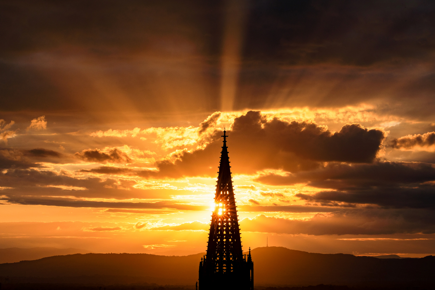 04 - Turmspitze des Freiburger Münsters im Abendlicht