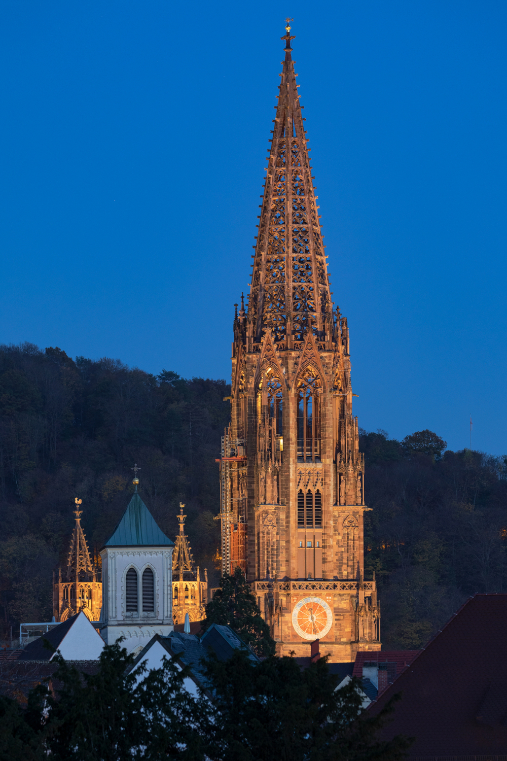 12 - Blick auf das beleuchtete Münster von Westen