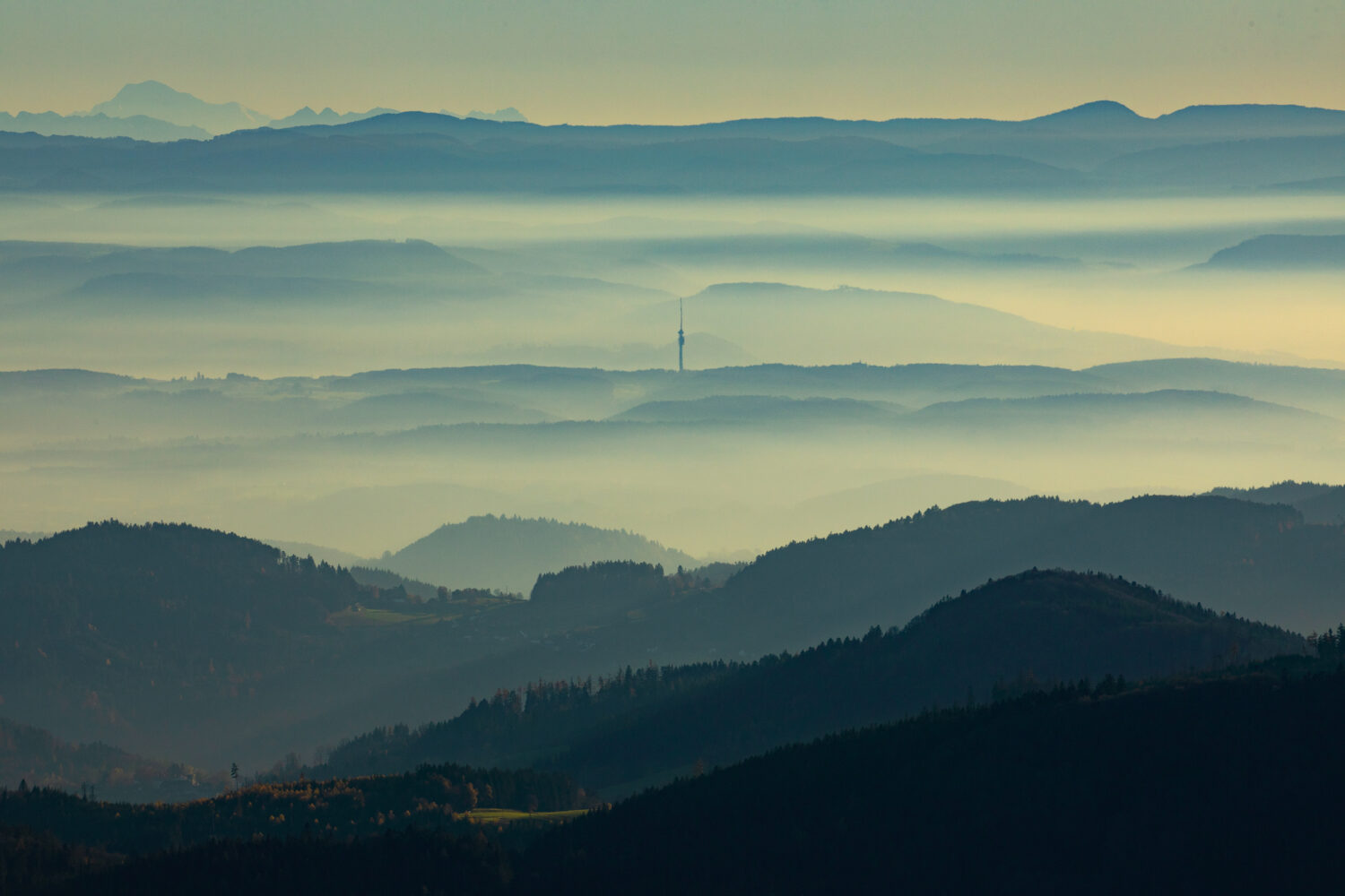 02 - Blick vom Belchen nach Süden zu den Alpen